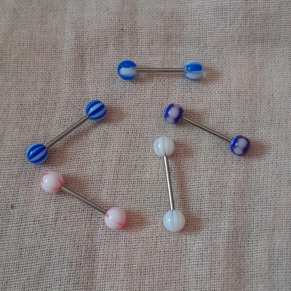 BOGO - NWOT Bundle of Barbell Earrings l - Picture 1 of 2